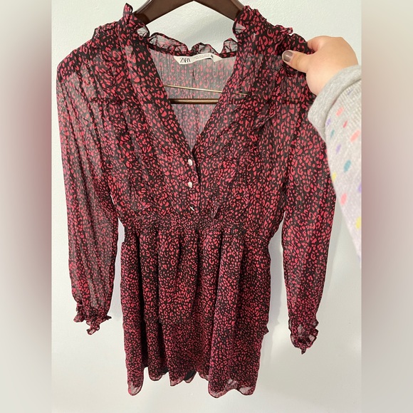 Zara mini dress with sleeves - Picture 1 of 3